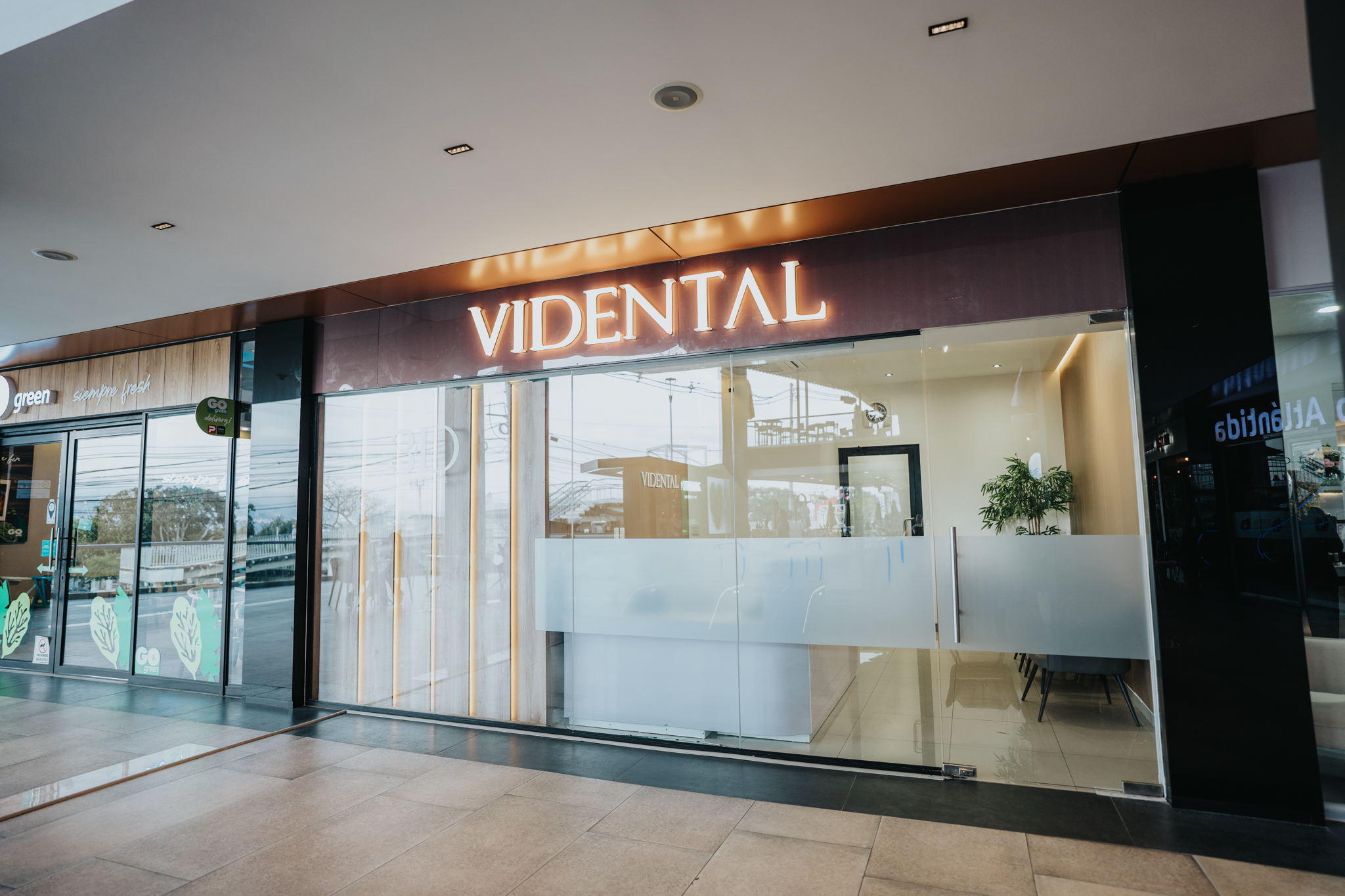 VIDENTAL abre nueva clínica en Palm Plaza